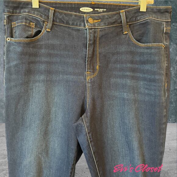 Woman's Old Navy Dark Wash Mid-Rise Kicker Boot-Cut Blue Jeans Sz 14 Short - Picture 3 of 7